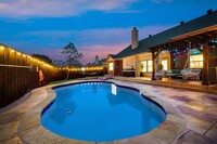 Building Photo - 320 Timbercreek Ct