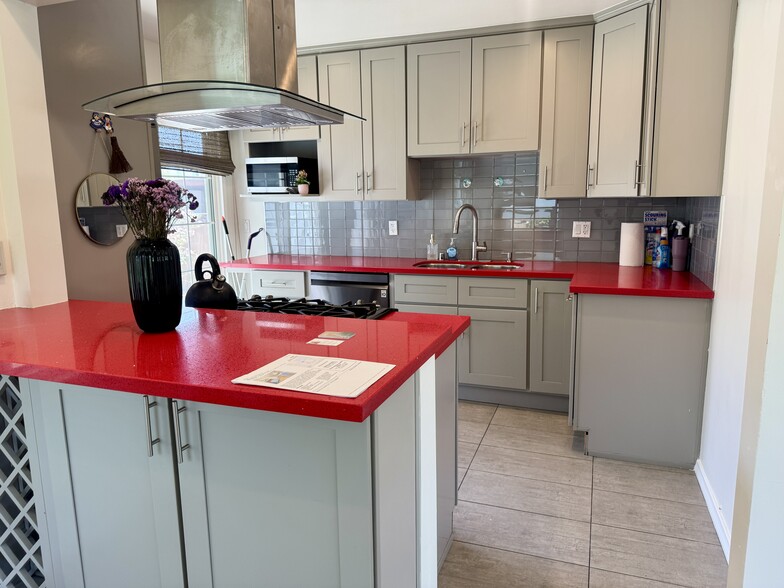 Kitchen - 6664 Ensign Ave