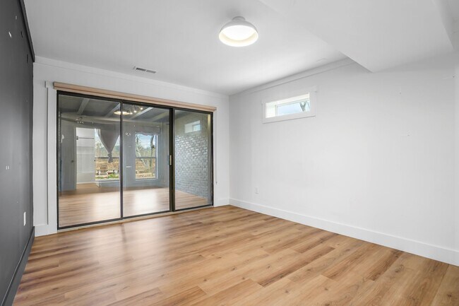 Building Photo - 6620 Upton Ln