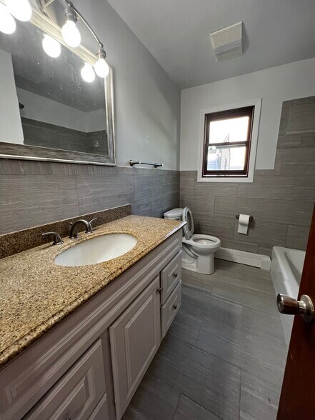 Building Photo - 52 Frederick St