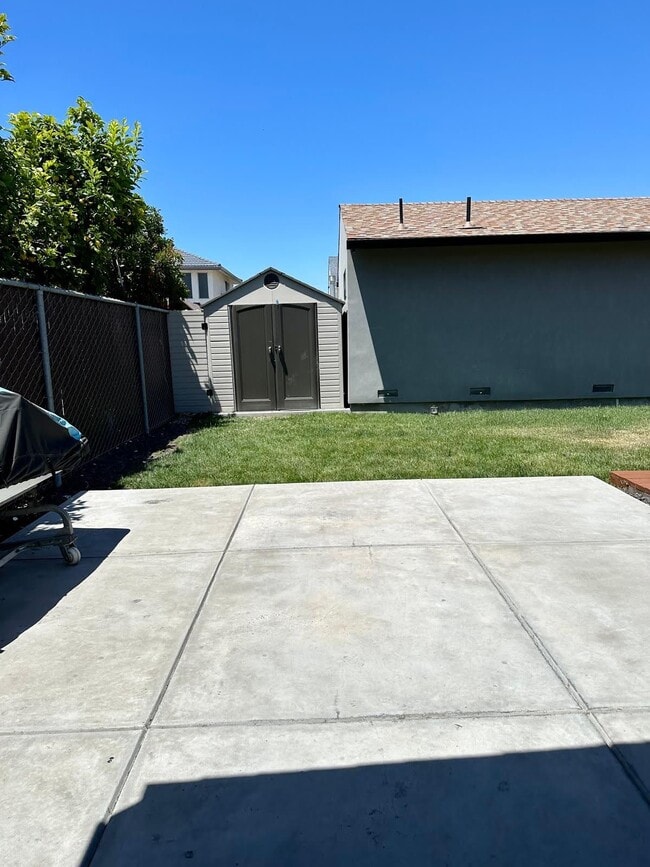 Building Photo - 2485 W Ave 133rd