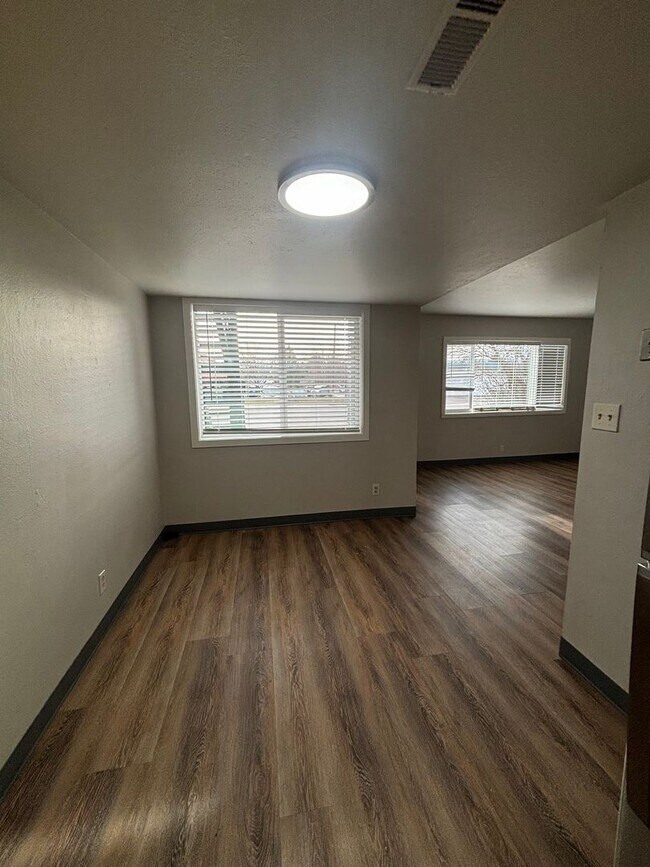 Building Photo - 1404 Toole Ave