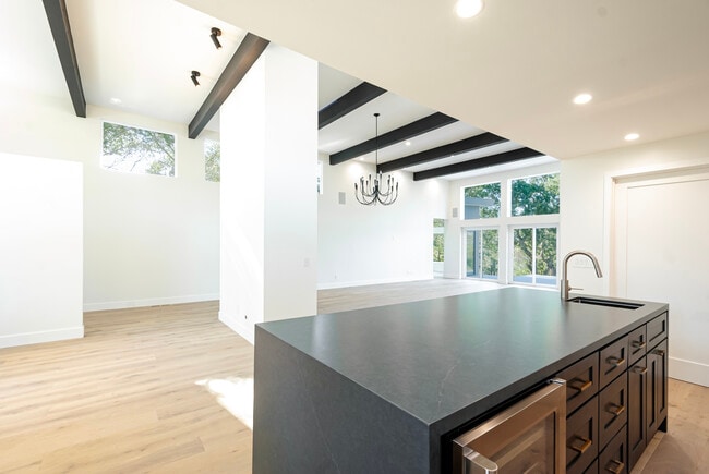 Building Photo - 81 Estates Dr