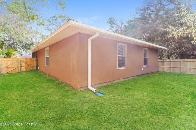 Building Photo - 1545 20th Ave SW