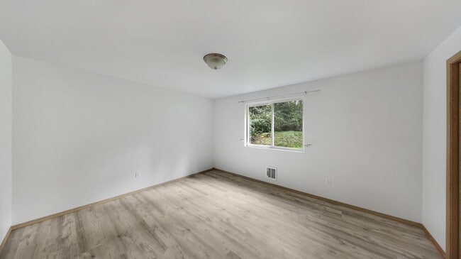 Building Photo - 3 Bed 2 Bath - Large Living Room - Office ...