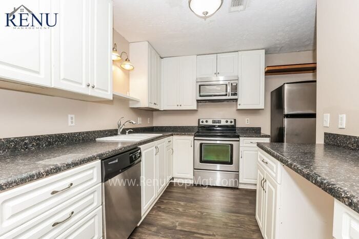 Building Photo - 745 Long Hunter Ct