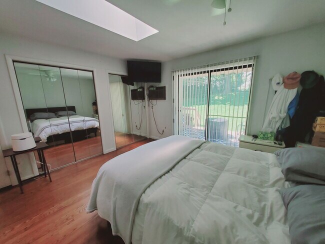 Building Photo - 24 Adams Ave