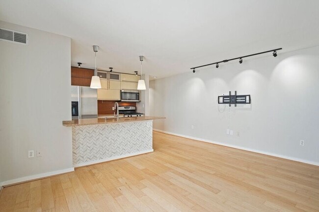 Building Photo - 1439 Chapin St NW