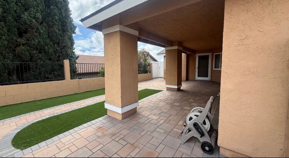 Building Photo - 798 Carefree Dr