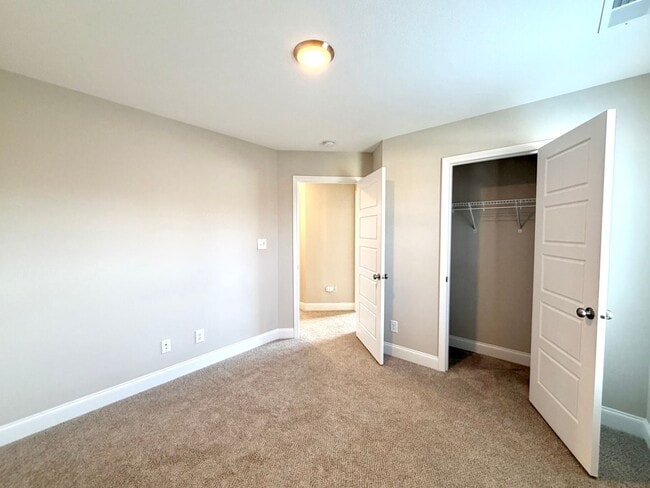 Building Photo - 2662 Scott Dr