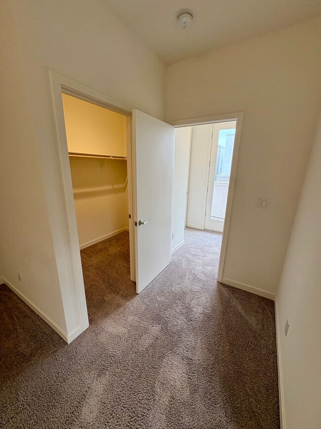 Building Photo - Vibrant 3 story 2bed/2.5bath home at the Mill at Broadway