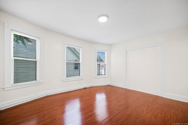 Building Photo - 217 Woodlawn Terrace