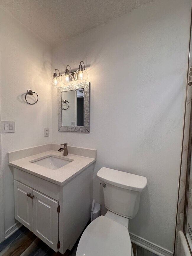 Building Photo - Newly Renovated 3 bedroom home in Miramar Beach