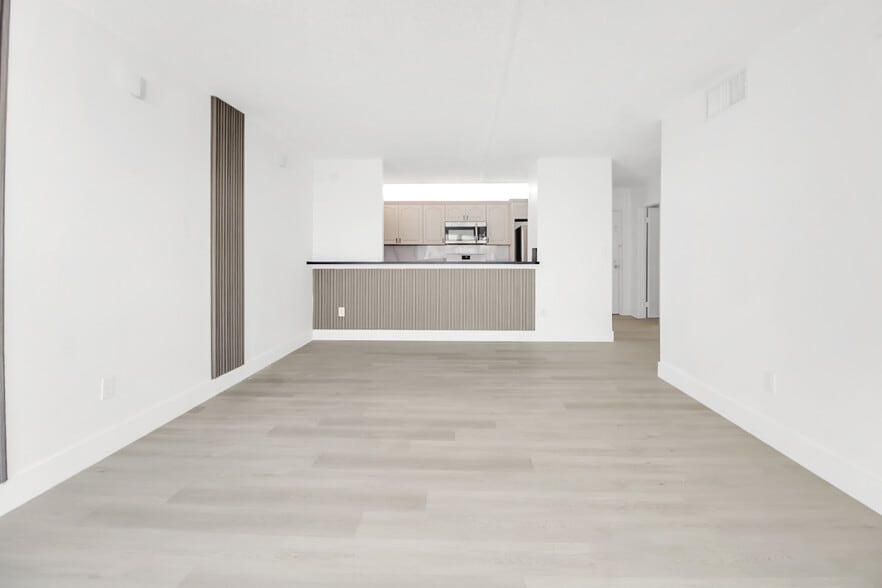 Building Photo - 14850 Naranja Lakes Blvd