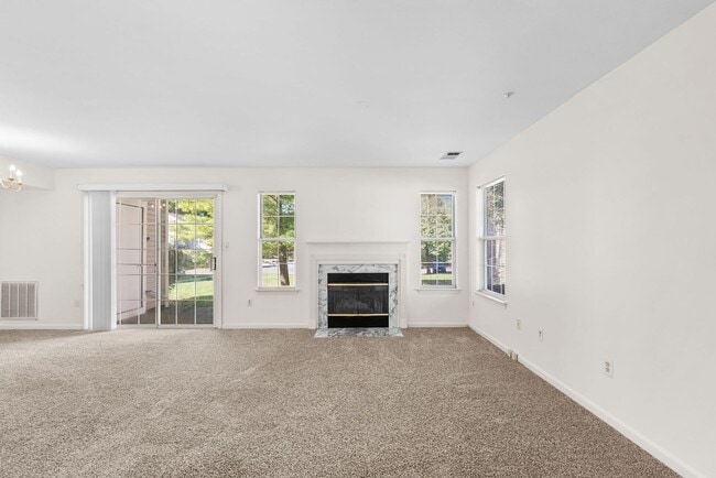 Building Photo - 2 Bed 1.5 Bath - Germantown Condo - Attach...