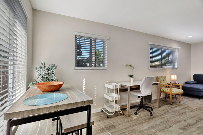 Building Photo - 3208 Marine Dr