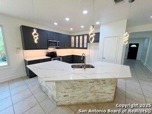 Building Photo - 6601 Shadden Oaks