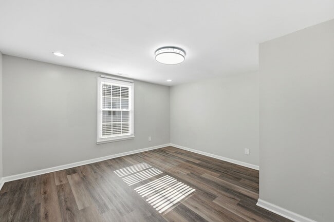 Building Photo - 1106 Attica St