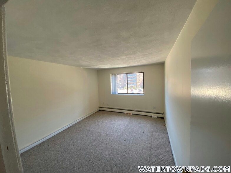 Building Photo - 245 Main St