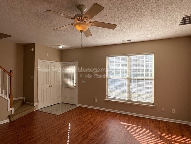 Building Photo - 504 Canyon Lake Cir