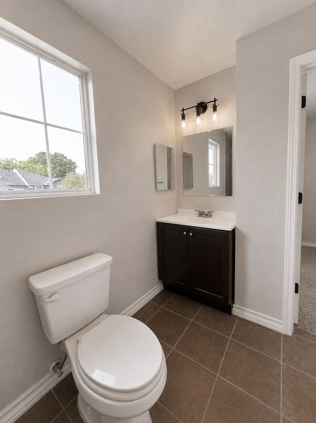 Building Photo - 5016 Flipper Dr