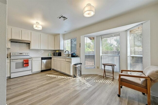 Building Photo - 3910 Tamil St