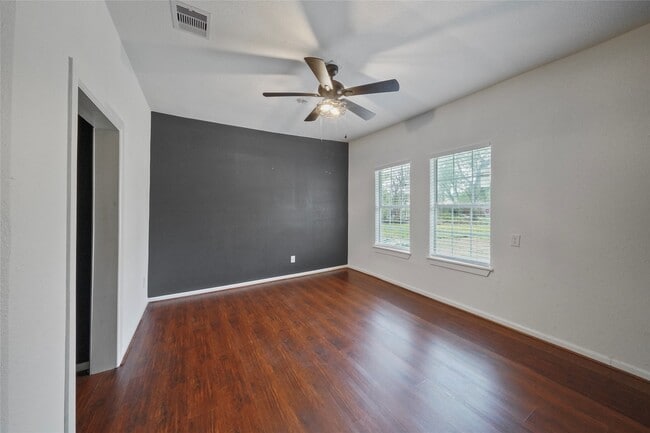 Building Photo - 316 Burr St