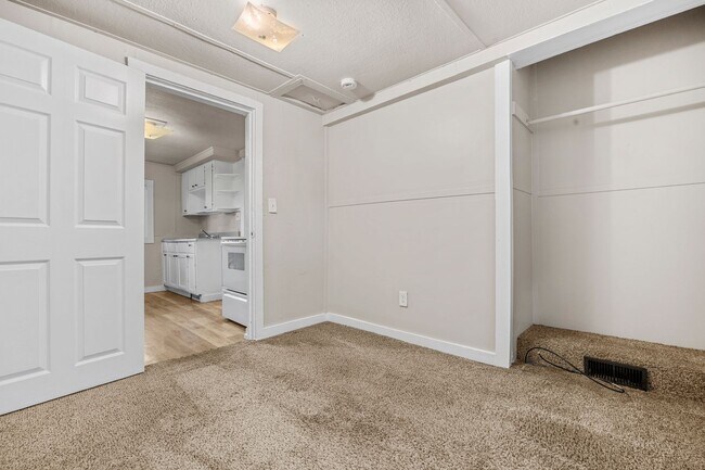 Building Photo - 3 Bedroom 1 Bath 2 Stall Detached Garage