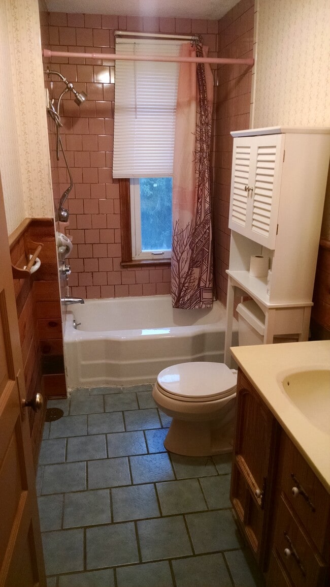 Building Photo - 288 Earle St