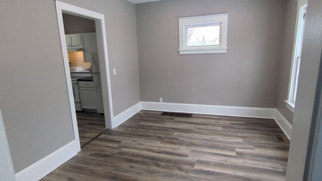 Building Photo - 3 Bedroom 1 bath home with lots of updates!