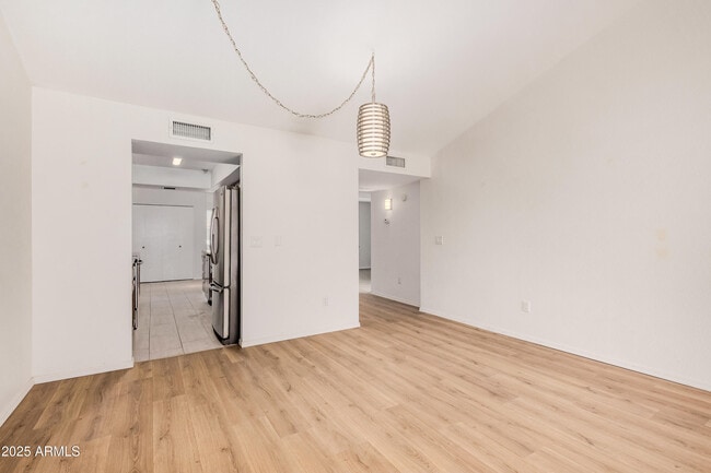 Building Photo - 625 E Northview Ave