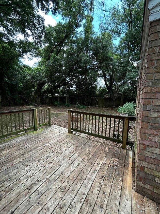 Building Photo - 303 Ariola Ave