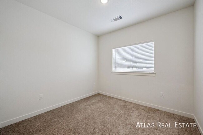 Building Photo - 625 Leland Aly