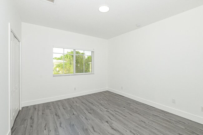 Building Photo - 3929 Sabal Way
