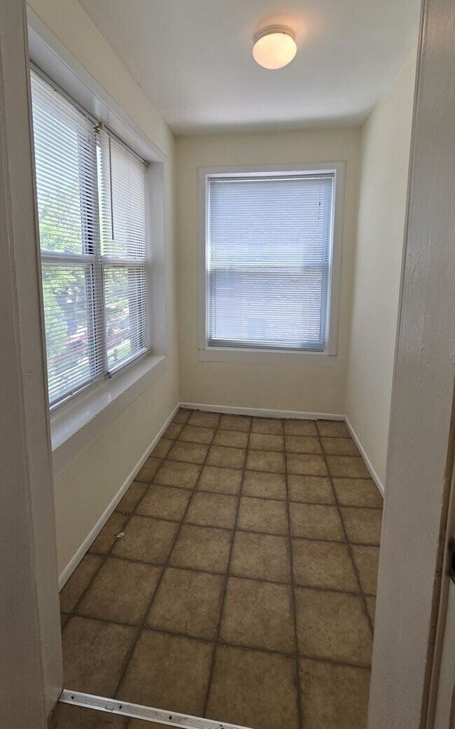 Building Photo - 4926 N Albany Ave