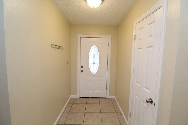 Building Photo - Bay Meadows 3BR Home Near NAS Pensacola with Granite Kitchen & Fenced Backyard