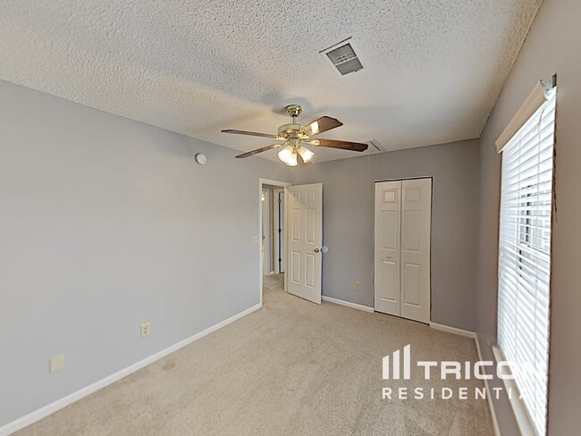 Building Photo - 210 Glen Rose Cir