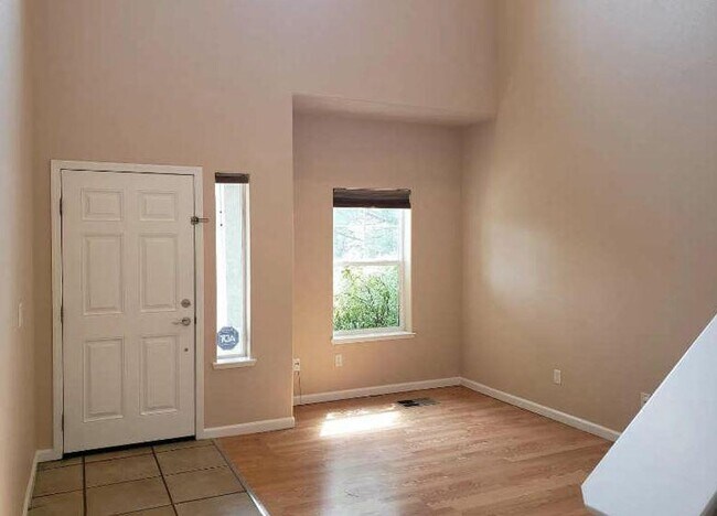 Building Photo - Avail 8/3/24 3BR/2.5BA Bella Rio home in N...