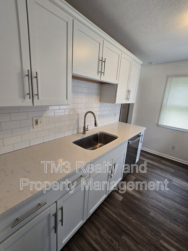 Building Photo - 811 W Sheridan St