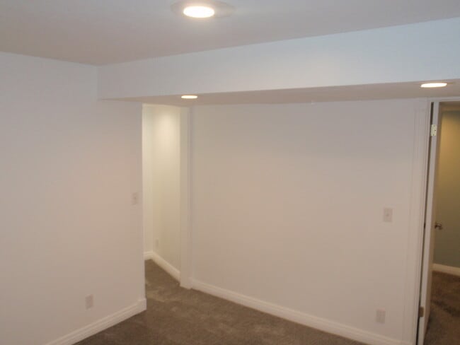 Building Photo - 6361 Clay Park Dr