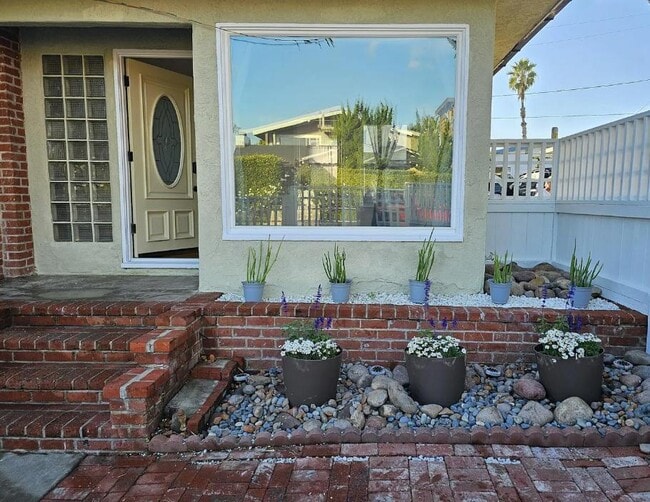 Building Photo - 4906 Dixie Dr