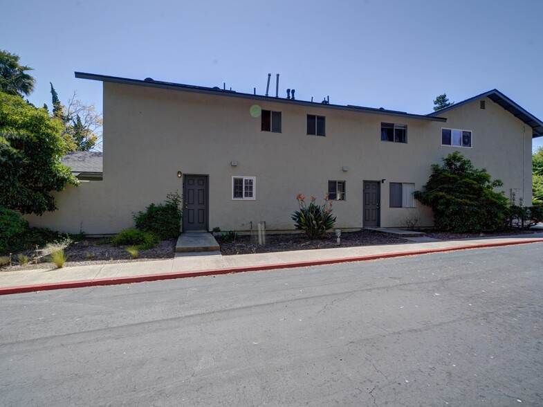 Building Photo - 1750 Prefumo Canyon Rd