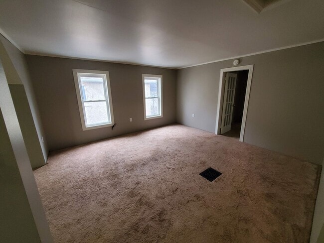 Building Photo - 8 Linwood Pl