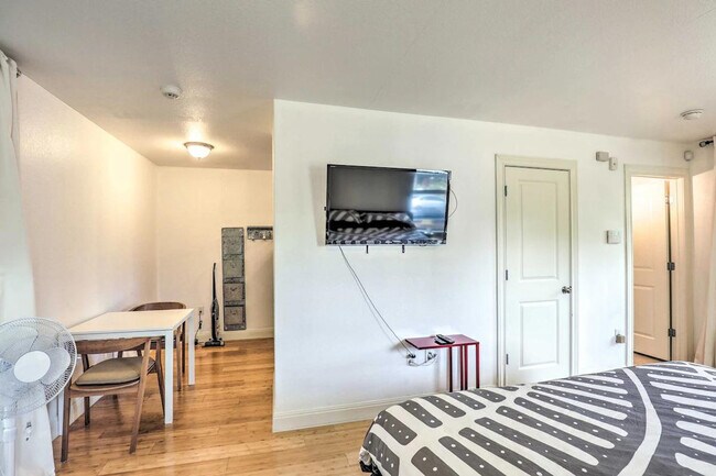 Building Photo - 3600 Govalle Ave