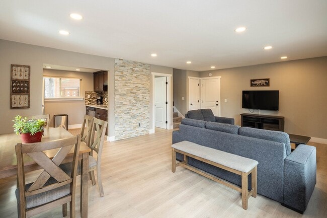 Building Photo - Tahoe Donner- Long Term Rental $2900