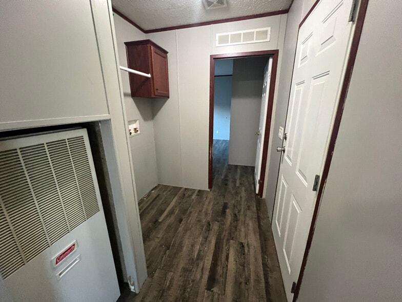 Building Photo - 177 Peach St