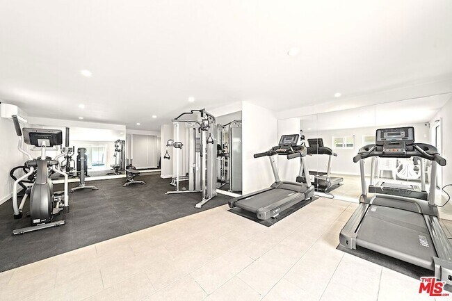 Building Photo - 9005 Cynthia St