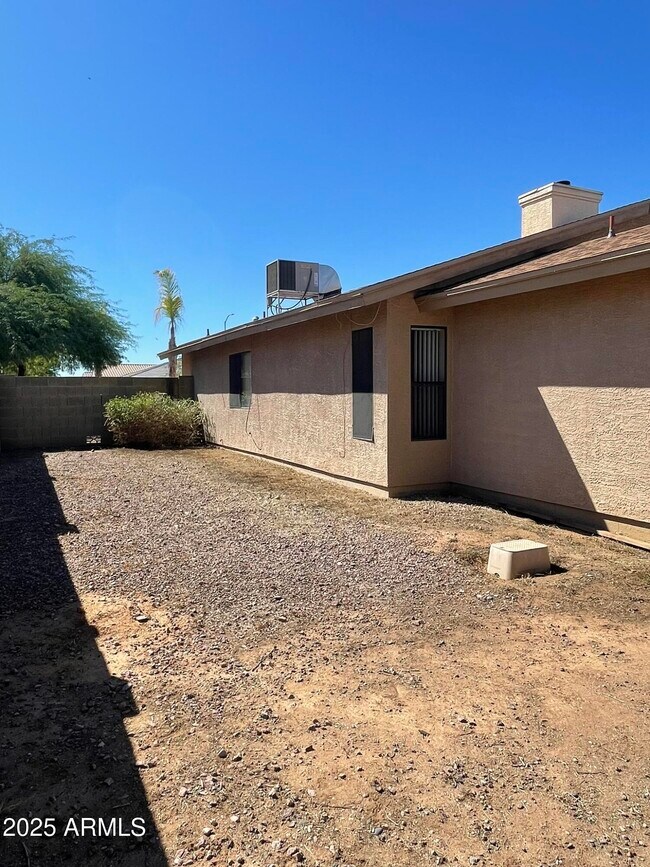Building Photo - 6502 W Paradise Ln