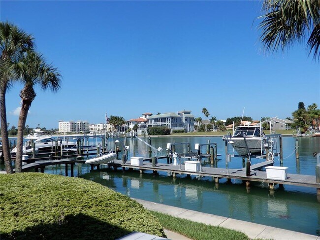 Building Photo - 910 Pinellas Bayway S