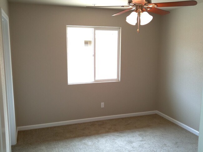 Building Photo - South Redding Home